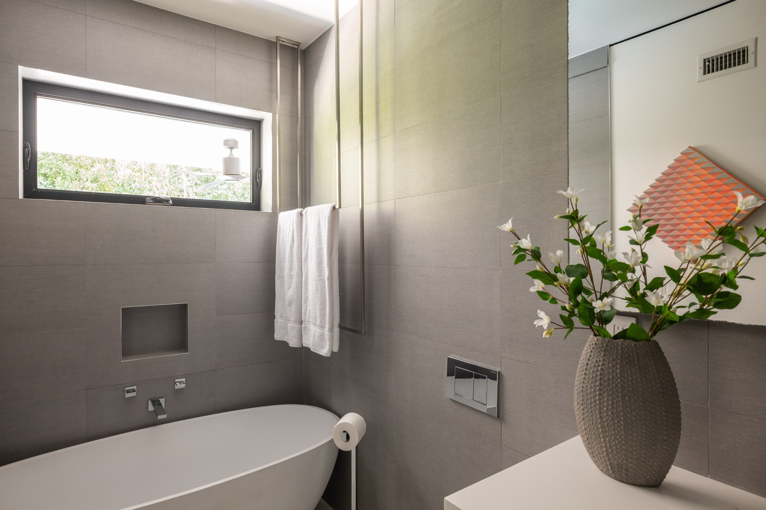 Garden bath with soaking tub and stone clad walls